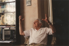 Ukraina. Drohobycz. Alfred Schreyer w swoim mieszkaniu. „Kolekcja fotografii dokumentalnej – Ukraina”. [Dokument ikonograficzny]