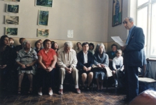 Drohobycz. Spotkanie z żydowską gmina wyznaniową. Przemawia Maurycy Weiss. W pierwszym rzędzie siedzi Alfred Schreyer. „Kolekcja fotografii dokumentalnej – Ukraina”. [Dokument ikonograficzny]