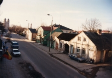 Sejny, ul. Piłsudskiego. Kolekcja fotografii dokumentalnej – Polska. Pogranicze polsko-litewskie. [Dokument ikonograficzny]