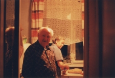 Ukraina. Drohobycz. Wizyta u Pani Dziuni z żydowskiej gminy wyznaniowej i jej męża Pana Semena. „Kolekcja fotografii dokumentalnej – Ukraina”. [Dokument ikonograficzny]