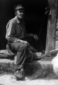 Wieś Dworczany. Kolekcja fotografii dokumentalnej &bdquo;Losy posłuchane &ndash; Białoruś&rdquo;. [Dokument ikonograficzny]