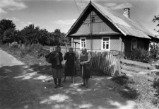 Nowosiółki. Babcie. Kolekcja fotografii dokumentalnej „Losy posłuchane – Białoruś”. [Dokument ikonograficzny]