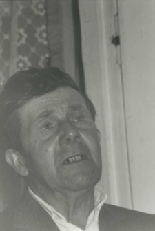 Portret mężczyzny. Wykonane podczas podróży do wiosek polskich nad Bugiem. Kolekcja fotografii dokumentalnej – Losy posłuchane. Wioski pogranicza polsko-ukraińskiego w Polsce nad Bugiem. [Dokument ikonograficzny]