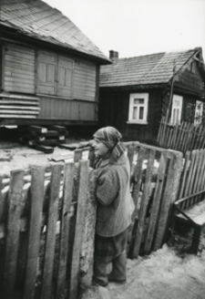 Spotkanie. Wykonane podczas podróży do wiosek polskich nad Bugiem. Kolekcja fotografii dokumentalnej – Losy posłuchane. Wioski pogranicza polsko-ukraińskiego w Polsce nad Bugiem. [Dokument ikonograficzny]