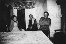 Spotkanie. Wykonane podczas podróży do wiosek polskich nad Bugiem. Kolekcja fotografii dokumentalnej – Losy posłuchane. Wioski pogranicza polsko-ukraińskiego w Polsce nad Bugiem. [Dokument ikonograficzny]