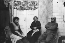 Spotkanie. Wykonane podczas podróży do wiosek polskich nad Bugiem. Kolekcja fotografii dokumentalnej – Losy posłuchane. Wioski pogranicza polsko-ukraińskiego w Polsce nad Bugiem. [Dokument ikonograficzny]