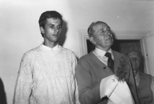 Spotkanie. Wykonane podczas podróży do wiosek polskich nad Bugiem. Kolekcja fotografii dokumentalnej – Losy posłuchane. Wioski pogranicza polsko-ukraińskiego w Polsce nad Bugiem. [Dokument ikonograficzny]