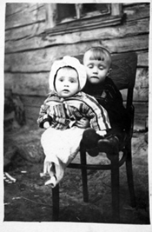 Białoruś. Wieś Katawicze. Regina i Stanisława Pyszyńskie. Kolekcja fotografii archiwalnej – Losy posłuchane - Białoruś. [Dokument ikonograficzny]