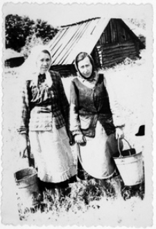 Białoruś. Wieś Serafiny. Fotografia z albumu rodzinnego Malwiny Mikuć (ur. 1920). Kolekcja fotografii archiwalnej – Losy posłuchane - Białoruś. [Dokument ikonograficzny]