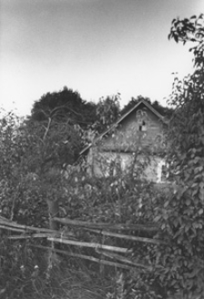 Wioska w okolicach Lidy. Kolekcja fotografii dokumentalnej „Losy posłuchane – Białoruś”. [Dokument ikonograficzny]