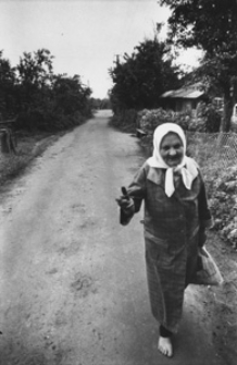 Piaskowce. Pani od bajni. Kolekcja fotografii dokumentalnej „Losy posłuchane – Białoruś”. [Dokument ikonograficzny]