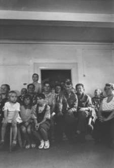 Mieszkańcy wioski w okolicach Lidy. Kolekcja fotografii dokumentalnej „Losy posłuchane – Białoruś”. [Dokument ikonograficzny]