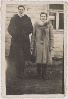 Białoruś. Wieś Katawicze. Fotografia z albumu rodzinnego Reginy (ur. 1910) i Stanisławy (ur. 1930) Pyszyńskich. Kolekcja fotografii archiwalnej – Losy posłuchane - Białoruś. [Dokument ikonograficzny]