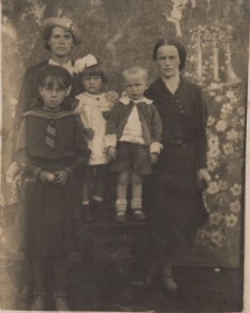 Białoruś. Wieś Katawicze. Fotografia z albumu rodzinnego Reginy (ur. 1910) i Stanisławy (ur. 1930) Pyszyńskich. Kolekcja fotografii archiwalnej – Losy posłuchane - Białoruś. [Dokument ikonograficzny]