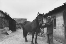 Wieś Kąty „Warszawiak”. Wykonane podczas podróży do wiosek polskich nad Bugiem. Kolekcja fotografii dokumentalnej – Losy posłuchane. Wioski pogranicza polsko-ukraińskiego w Polsce nad Bugiem. [Dokument ikonograficzny]