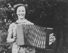 Białoruś. Wieś Markucie. Fotografia z albumu rodzinnego Bernardy Połujan. Kolekcja fotografii archiwalnej – Losy posłuchane - Białoruś. [Dokument ikonograficzny]