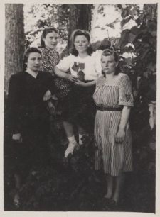 Białoruś. Wieś Ładyga. Fotografia z albumu rodzinnego Stanisławy Trusiłło (ur. 1925, Wasiliszki)