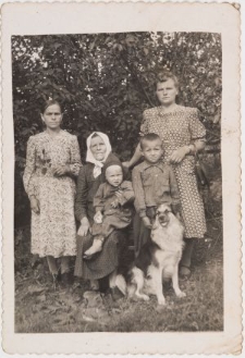 Białoruś. Wieś Ładyga. Fotografia z albumu rodzinnego Stanisławy Trusiłło (ur. 1925, Wasiliszki)