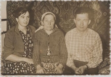Białoruś. Wieś Ładyga. Fotografia z albumu rodzinnego Stanisławy Trusiłło (ur. 1925, Wasiliszki)