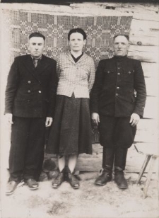 Białoruś. Wieś Ładyga. Fotografia z albumu rodzinnego Stanisławy Trusiłło (ur. 1925, Wasiliszki)