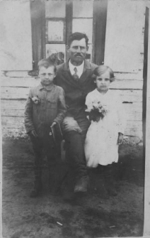 Białoruś. Wieś Radziwiłłowce. Fotografia z albumu rodzinnego Marii Stanisława Kupraszewicza. Kolekcja fotografii archiwalnej – Losy posłuchane - Białoruś. [Dokument ikonograficzny]