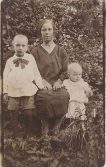 Białoruś. Wieś Piaskowce. Fotografia z albumu rodzinnego Juliana Czapli (ur.1921). Kolekcja fotografii archiwalnej – Losy posłuchane - Białoruś. [Dokument ikonograficzny]