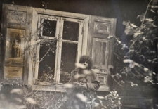 Okolice Smolan. Opuszczony dom. Kolekcja fotografii dokumentalnej – Polska. Pogranicze polsko-litewskie. [Dokument ikonograficzny]