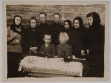 Białoruś. Wieś Arcisze. Fotografia z albumu rodzinnego Władzi Kirwiel (ur. 1926). Kolekcja fotografii archiwalnej – Losy posłuchane - Białoruś. [Dokument ikonograficzny]