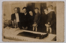 Białoruś. Wieś Arcisze. Fotografia z albumu rodzinnego Władzi Kirwiel (ur. 1926). Kolekcja fotografii archiwalnej – Losy posłuchane - Białoruś. [Dokument ikonograficzny]