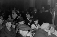 Litwa. Po wernisażu wystawy malarstwa Andrzeja Strumiłły „Psalmy” w Synagodze w Kownie. Kolekcja fotografii dokumentalnej – Litwa. [Dokument ikonograficzny]