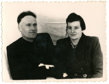 Białoruś. Wieś Radziwiłłowce. Portret Marii (z domu Raubo) i Stanisława Kupraszewiczów. Wieś Radziwiłłowce. Kolekcja fotografii archiwalnej – Losy posłuchane - Białoruś. [Dokument ikonograficzny]