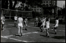 Boisko Liceum Ogólnokształcącego nr 3 w Białymstoku, ul. Pałacowa, 1973 r.