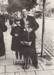 Danuta Neuhüttler z ojcem Józefem i siostrą Krystyną, Białystok, lata 30. XX w.