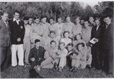 Członkowie sekcji lekkoatletycznej i tenisa stołowego Klubu Związkowiec, lata 50. XX w.