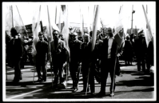 Pochód Zakładów Sierżana z okazji Święta 1. Maja, Białystok, lata 60.-70. XX w.