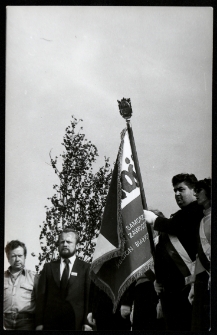Poczet sztandarowy "Solidarności" na mszy św. przy kościele pw. Św. Kazimierza Królewicza, ul. Ś, Kazimierza, Białystok, 1981 r.