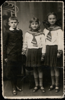 Eugenia Kula (w środku) z rodzeństwem, lata 30. XX w.