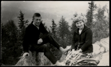 Ligia Halina Liskowacka–Zinkow z mężem Jerzym Zinkow w górach, 1961 r.