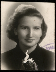 Zdjęcie legitymacyjne Ligii Haliny Liskowackiej–Zinkow, 1954 r.