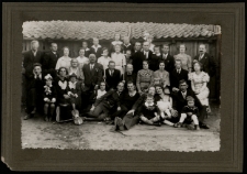 Spotkanie z okazji 50. rocznicy zawarcia związku małżeńskiego Marcina i Pauliny Szumskich, ul. Mickiewicza, Białystok, 1935 r.