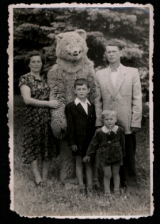 Bernard Wasilewski z żoną i dziećmi, Białystok, 1957-1958 r.