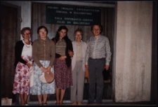 Esperantyści przed siedzibą Polskiego Związku Esperantystów, ul. Lipowa, Białystok, 15 czerwca 1983 r.