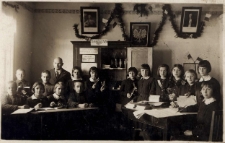 Uczniowie Szkoły Podstawowej w Michałowie, 1933 r.