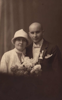 Felicja i Alfons Tworkowscy, zdjęcie w atelier fotograficznym, XX w.