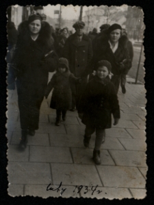 Rodzinny spacer, Białystok, 1934 r.