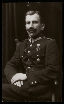 Bohdan Skrzędziejewski, portret w atelier fotograficznym, XX w.