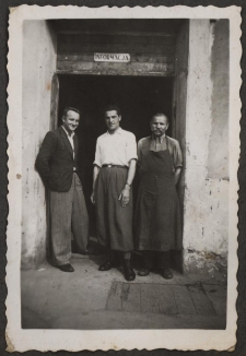 Pracownicy Punktu Dożywiania i Informacji na Dworcu Głównym, ul. Kolejowa, Białystok, 1945 r.