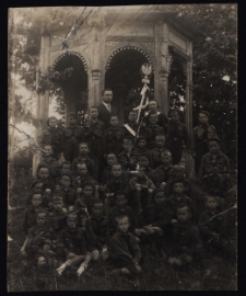 Gromada zuchowa w organizacji młodzieżowej Orlęta, Starosielce, 1934 r.