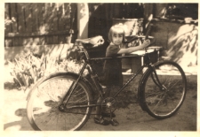 Dziewczynka z rowerem, ul. Spacerowa, Białystok, 1956-1958 r.