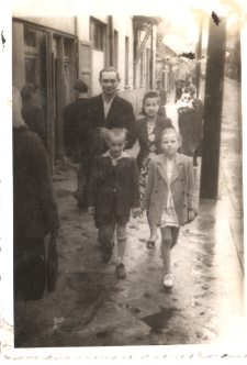 Spacer po ul. Żwirki i Wigury, Białystok, 1946 r.